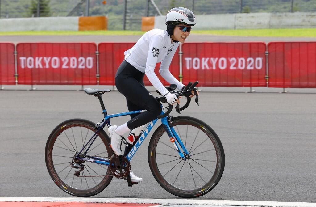 A afegã, Masomah Ali Zada, compete no ciclismo de estrada feminino durante os Jogos de Tóquio 2020.  
Em julho de 2021.