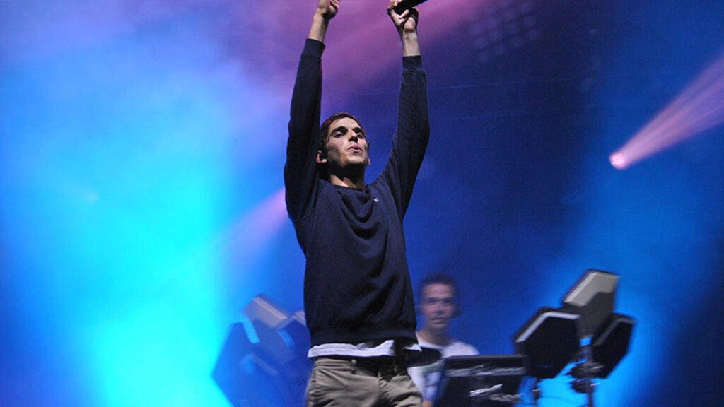 O música francês Biga Ranx durante show no festival du Bout du Monde, em Crozon, no noroeste da França, em 2015.
