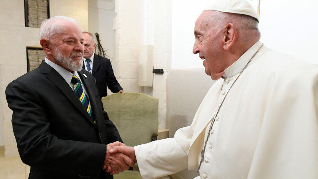 Lula reuniu-se com o papa Francisco às margens da cúpula do G7 de 2024, na Itália, em 14 de junho de 2024.