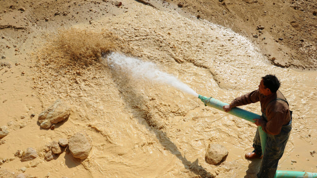 Ảnh tư liệu minh họa: Khai thác kim loại hiếm ở huyện Nam Thành, tỉnh Giang Tây, Trung Quốc, ngày 16/01/2011.