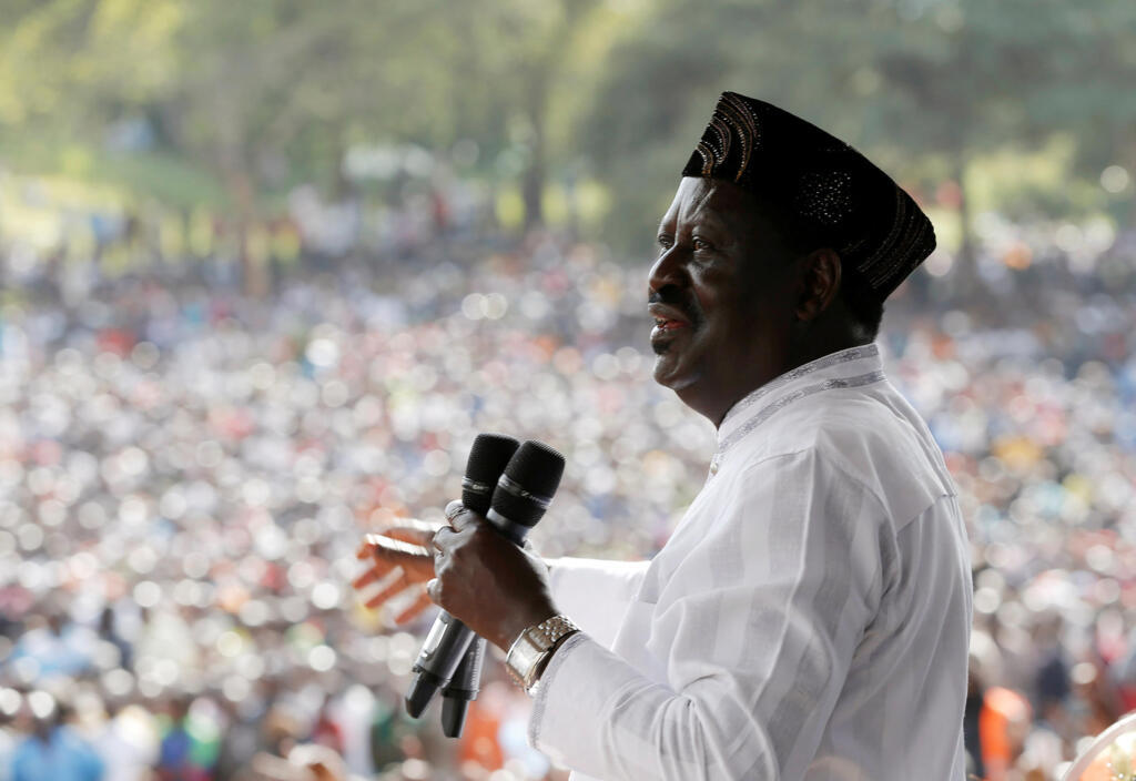 Kinara wa muungano wa upinzani, Raila Odinga akihutubia moja ya mikutano yake ya hivi karibuni jijini Nairobi