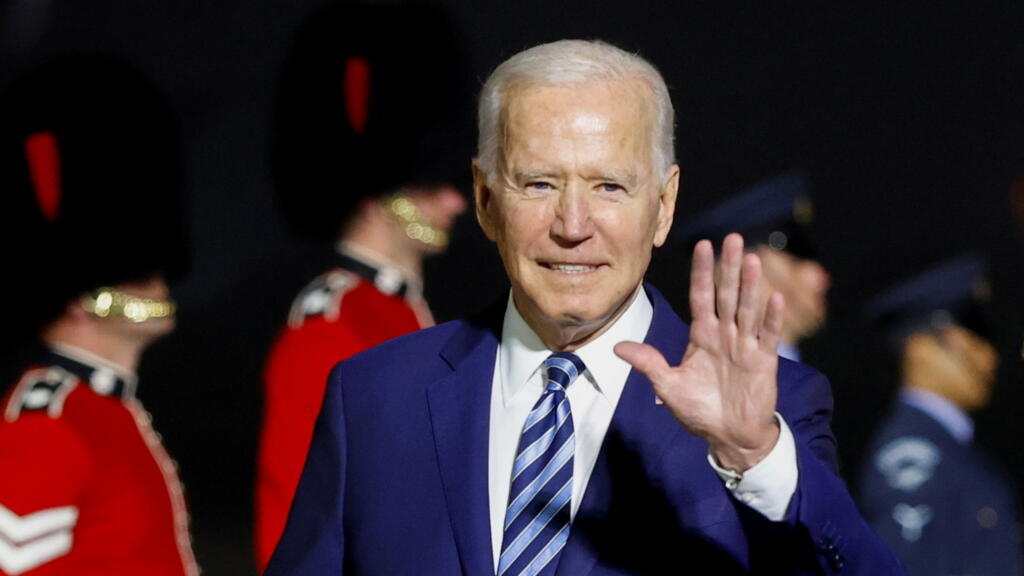 Le président américain Joe Biden, à son arrivée à l'aéroport des Cornouailles, au Royaume-Uni, mercredi 9 juin 2021.