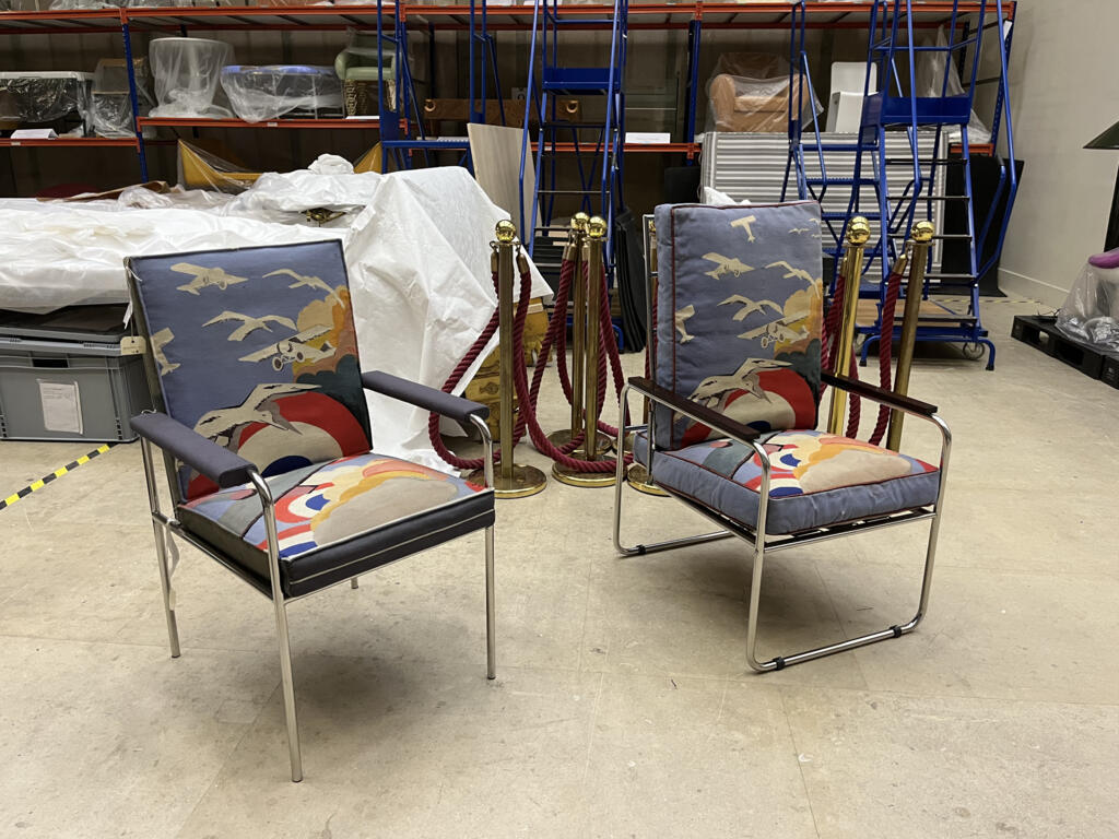 Fauteuil dans les réserves du Mobilier national