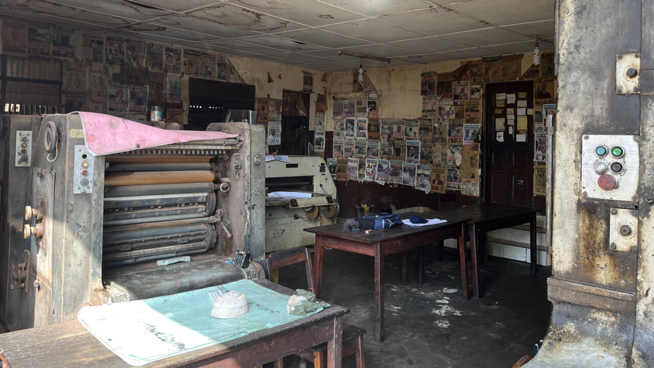 Guinée: le célèbre journal satirique Le Lynx, critique du pouvoir, vandalisé