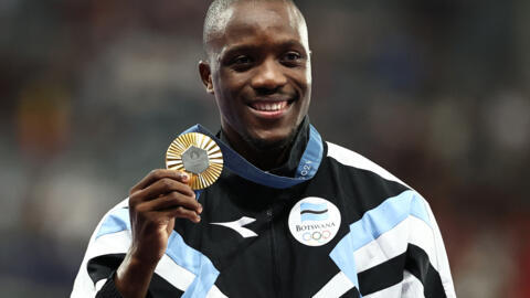 Letsile Tebogo, médaillé d'or du Botswana, épreuve masculine d'athlétisme du 200m, lors des J.O. de Paris 2024 au Stade de France, le 9 août 2024.