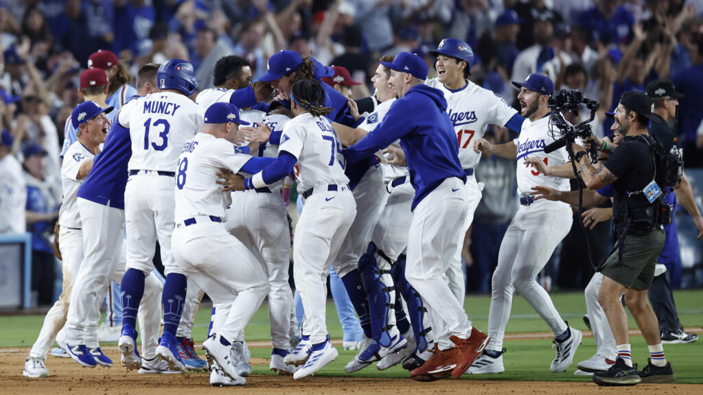 Dodgers win thriller to advance after Phillies blunder
