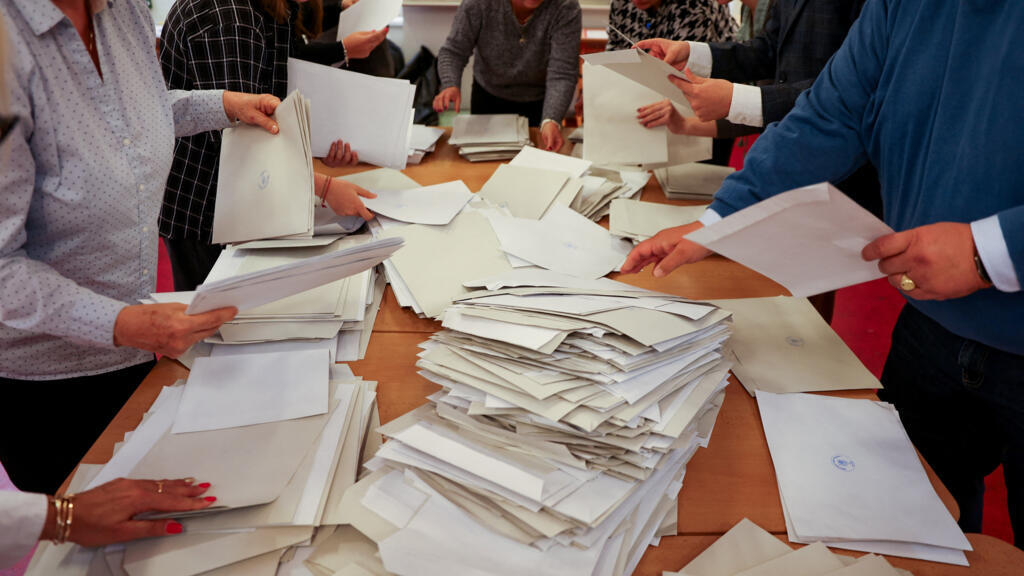 Législatives en République tchèque: le parti populiste d'Andrej Babis en tête