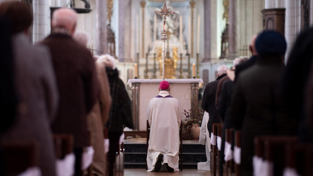 Un évêque à Luçon en France. Dans son livre, la théologienne Marie-Jo Thiel interroge sur la possibilité d’un célibat optionnel pour les clercs dans l’Église catholique romaine.