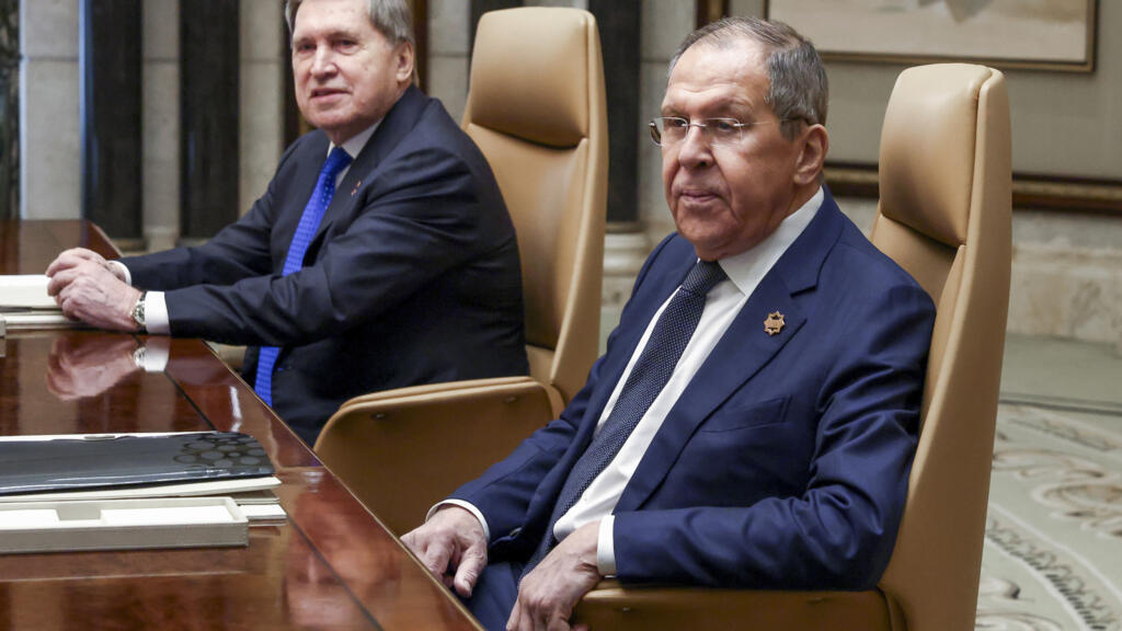 Ministrul rus de externe Serghei Lavrov și consilierul pentru politică externă al președintelui rus Vladimir Putin, Yuri Ushakov