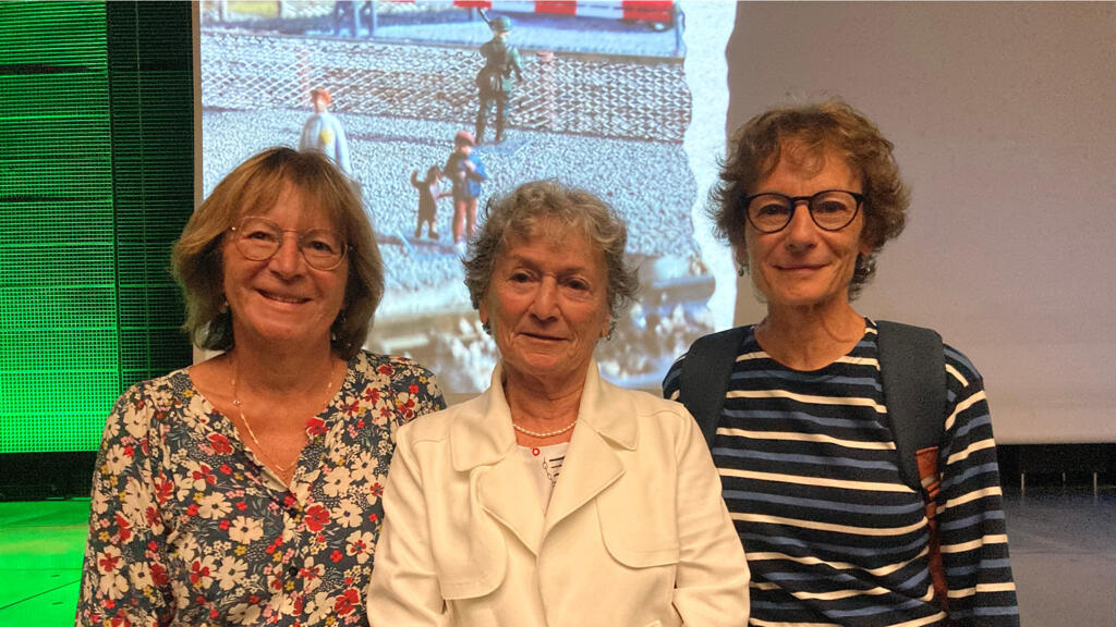 Henriette Lerner et les petites filles de Marcel Hoffmann son sauveur à Lille, le 11 Septembre 2022, lors de la projection du documentaire «Sauvons les enfants».