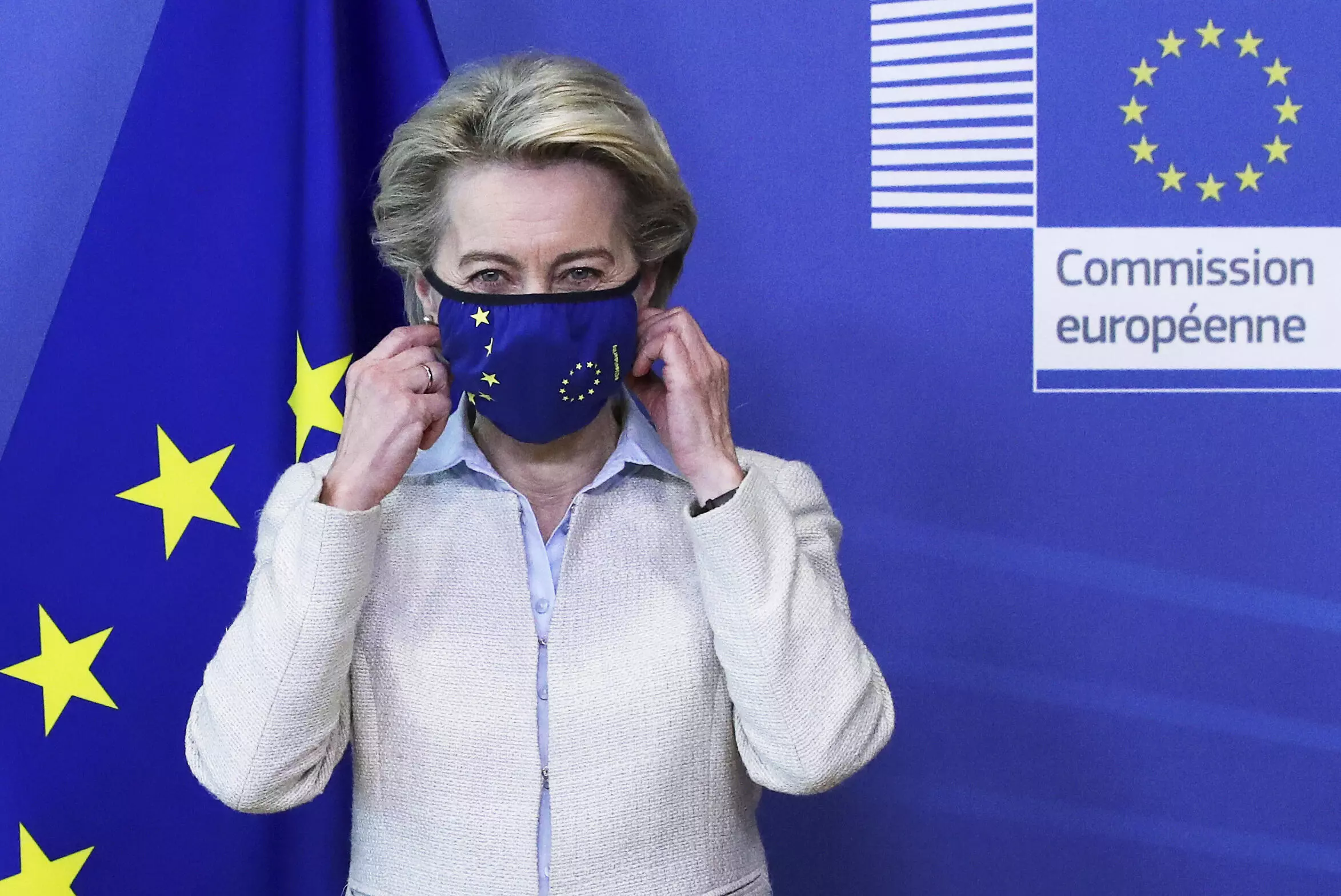 Ursula von der Leyen se quita la mascarilla en un acto público el 5 de mayo de 2021 en Bruselas