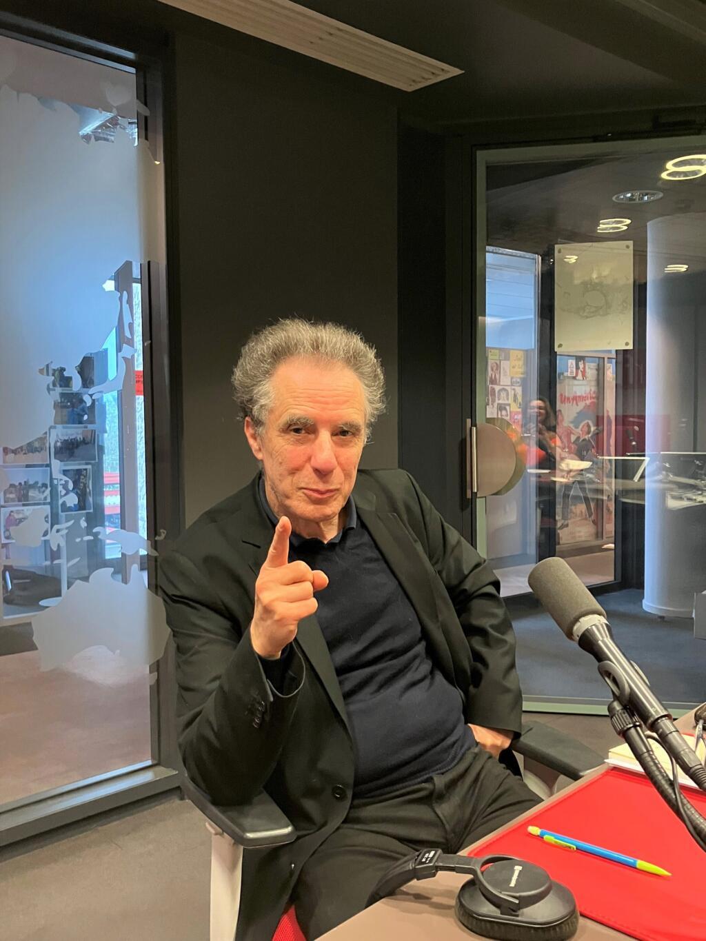 L'écrivain Pierre Bayard en studio à RFI (octobre 2023)