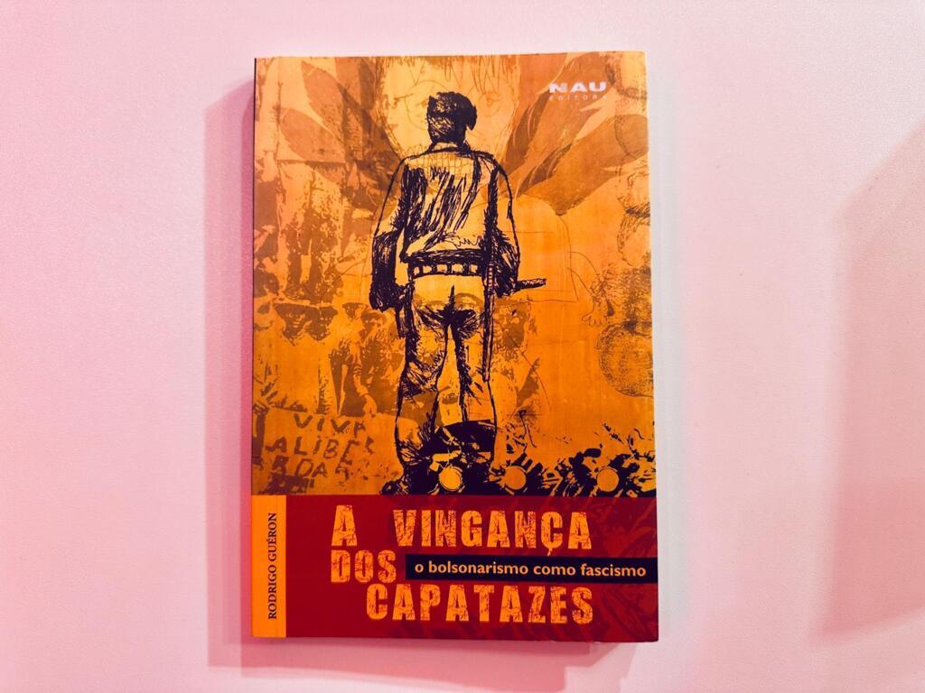 A Vingança dos Capatazes: O Bolsonarismo como Fascismo é o livro do filósofo Rodrigo Guéron que traça uma genealogia do fascismo e do liberalismo para a seguir relacioná-los e explicar por que considera o bolsonarismo um tipo de fascismo.