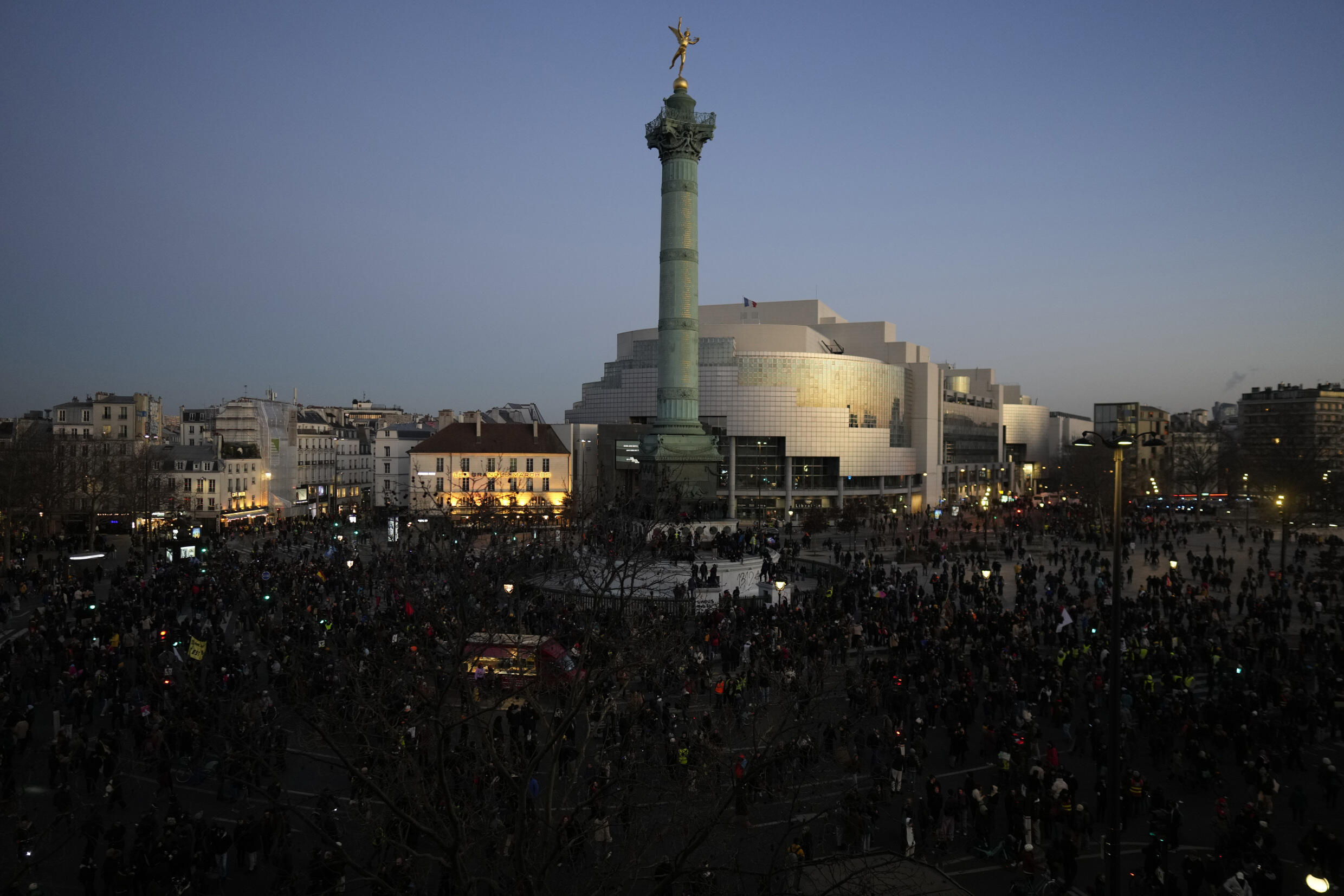Les manifestants parisiens arrivent à Bastille, ce mardi 7 février 2023.