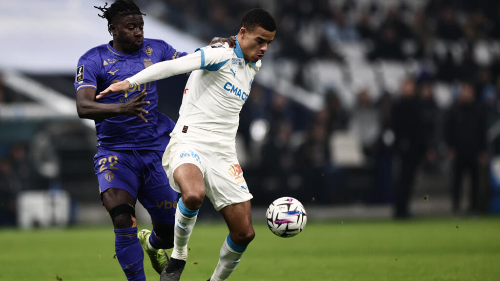 Ligue 1: dans la souffrance, l'OM bat Monaco et s'accroche au podium