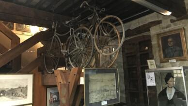 Bên trong tầng hai của bảo tàng Paul Lafran của thành phố Saint-Chamas.