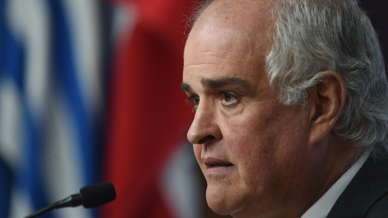 Senado de Uruguay destituye a legislador tras imputación por delitos