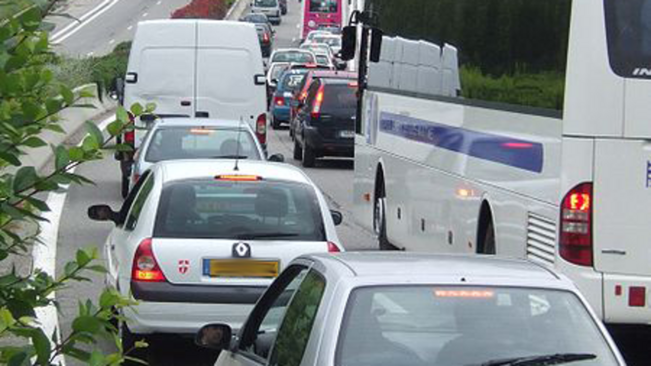 Over 400km of traffic jams on third French holiday weekend