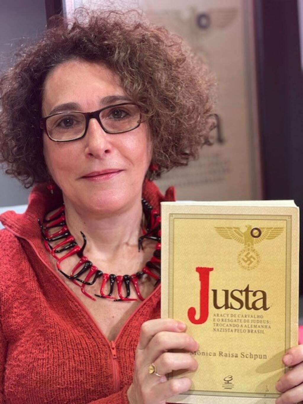 A historiadora Mônica Raisa Schpun