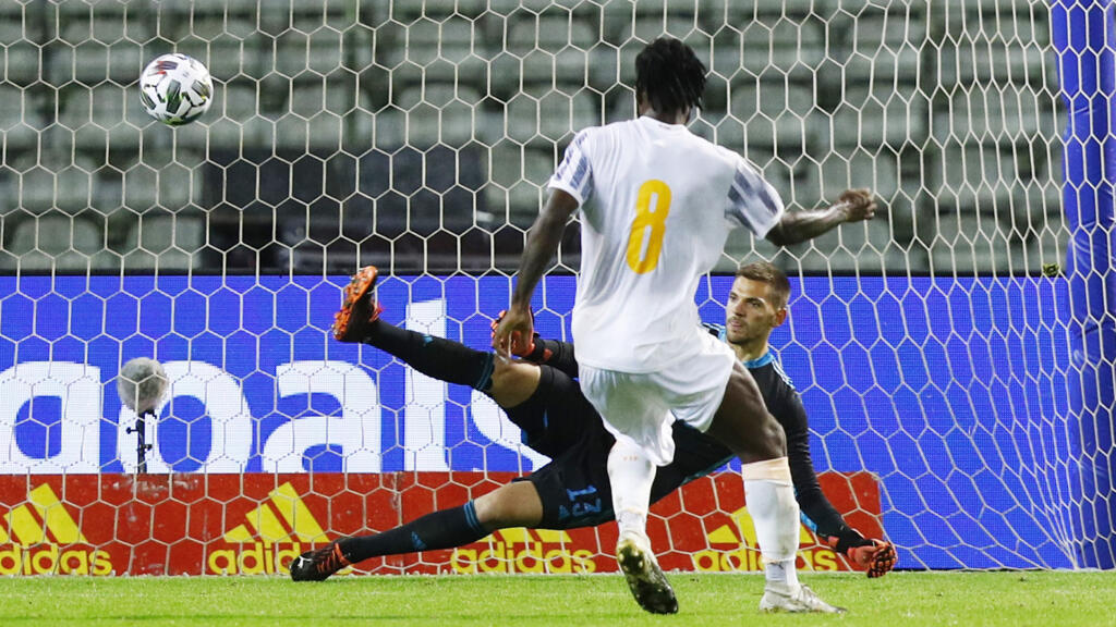 L'Ivoirien Franck Kessié égalise lors d'un match amical face à la Belgique (1-1), à Bruxelles, le 8 octobre 2020.