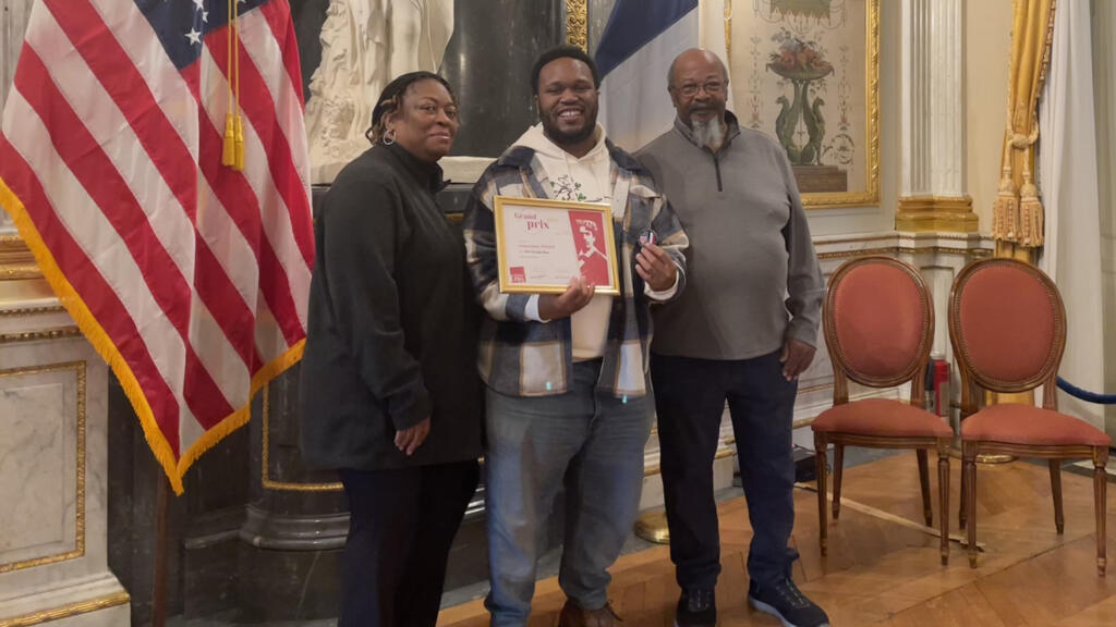 Jontavious Willis honoré par l'ambassade des États-Unis à Paris.