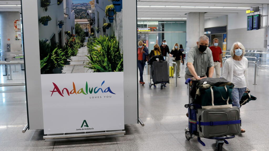 Espanha vai reabrir fronteiras para turistas vacinados