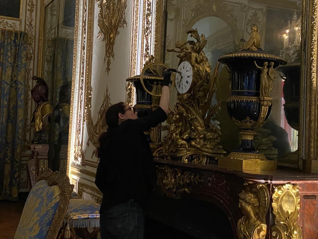 Leslie Villiaume, horlogère au château de Versailles