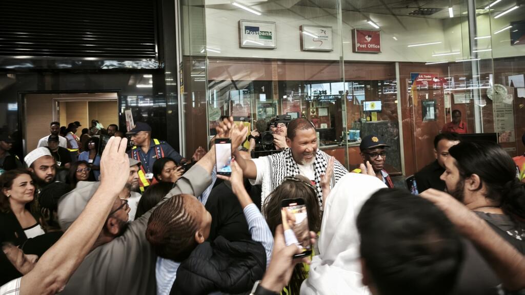 Afrique du Sud: le retour remarqué du petit-fils de Nelson Mandela de la flotille pour Gaza