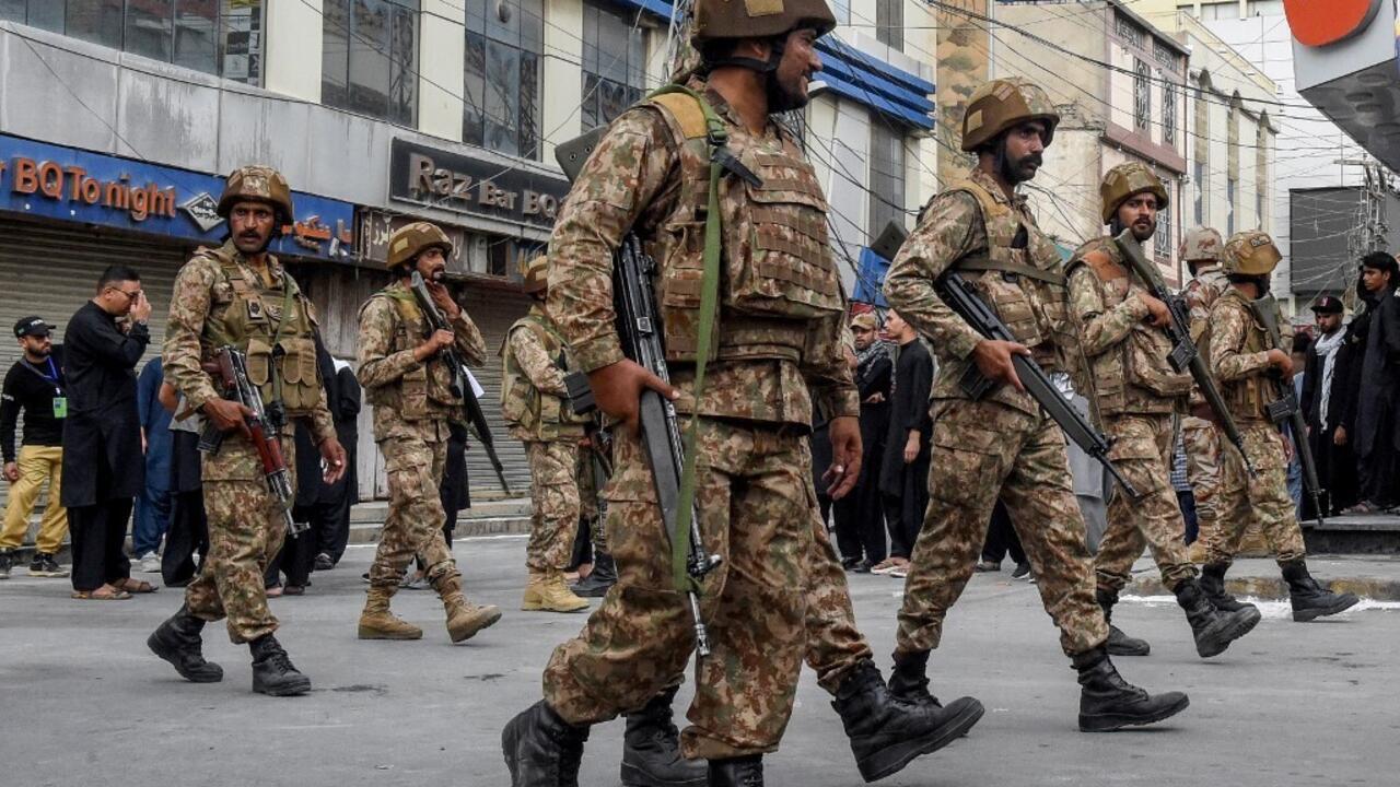 Le Pakistan menace d'expulser davantage d'Afghans après la mort de 12 de ses soldats dans une attaque