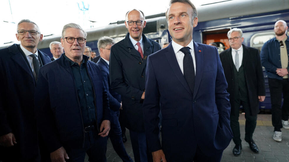 Tổng thống Pháp Emmanuel Macron, thủ tướng Đức Friedrich Merz và thủ tướng Anh Keir Starmer tại Kiev, Ukraina, ngày 10/05/2025.