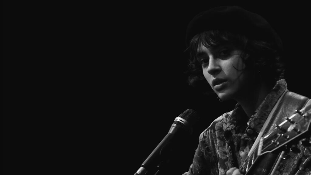 La chanteuse française Pomme est dans SessionLab.