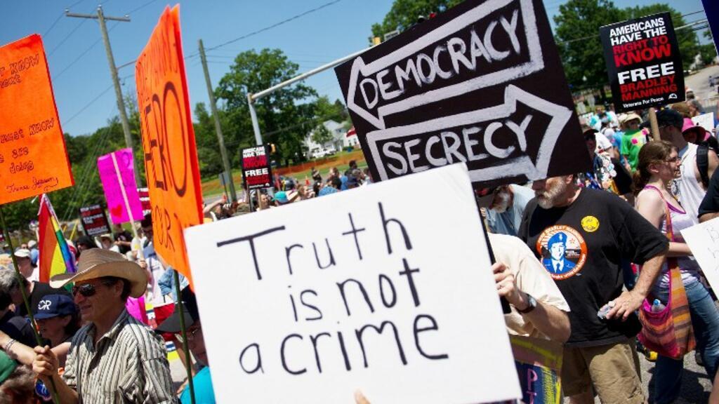 Des militants réunis pour soutenir le lanceur d'alerte américain Bradley Manning, accusé d'avoir transmis des télégrammes diplomatiques à WikiLeaks.