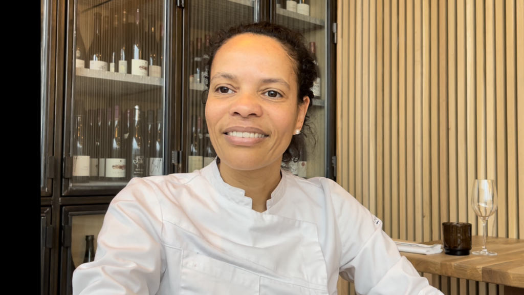 A chefe de cozinha Alessandra Montagne em seu restaurante em Paris. Em 2 de fevereiro de 2022.