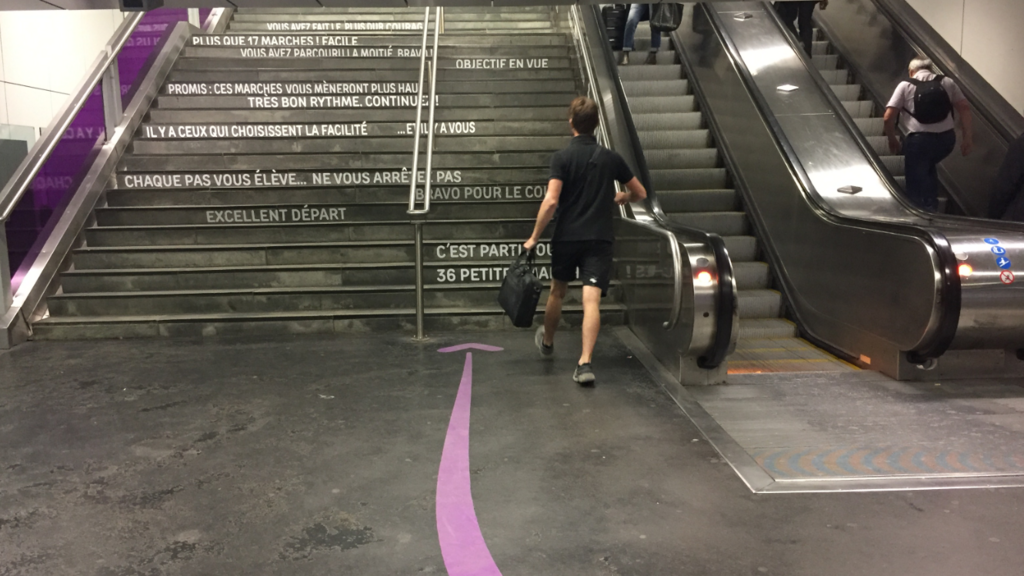 Nudge à la gare de la ville de Lyon ou l'art d'inciter sans contrainte