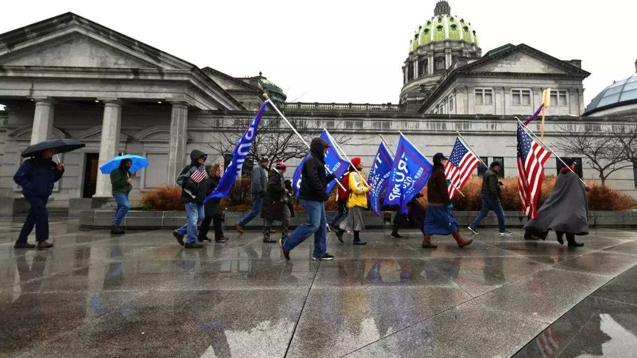 Etats Unis A J 3 De L Investiture Harrisburg Se Prepare A Un Coup De Force Des Pro Trump