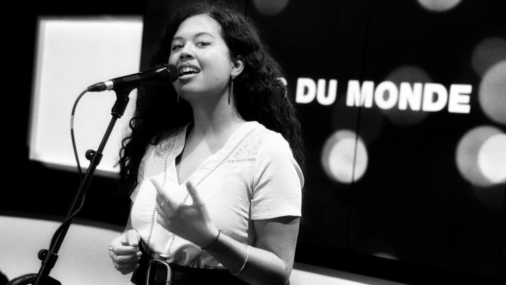 Mandy Lerouge à RFI.