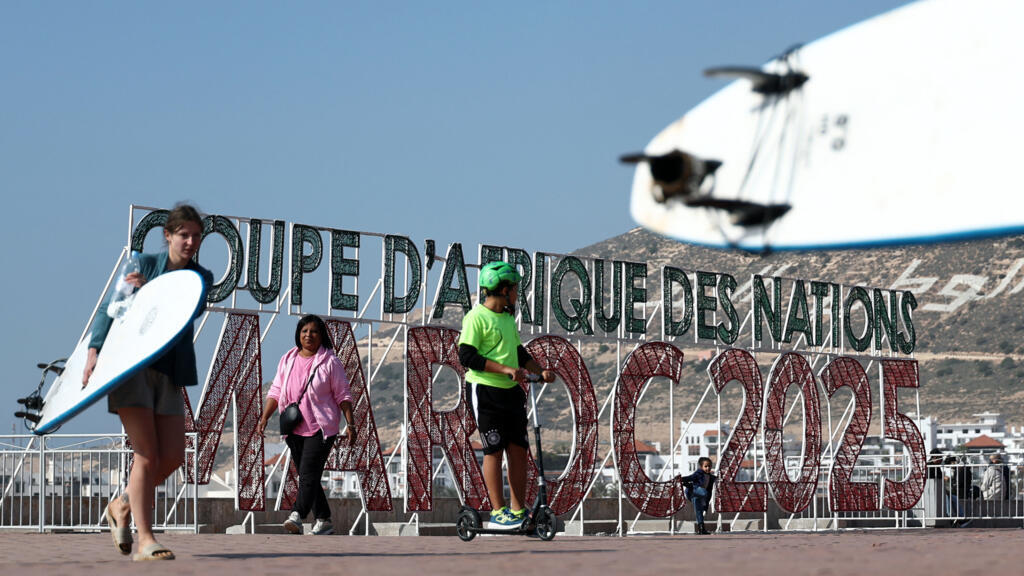 CAN 2025: sous les pavés d'Agadir, la plage et le foot