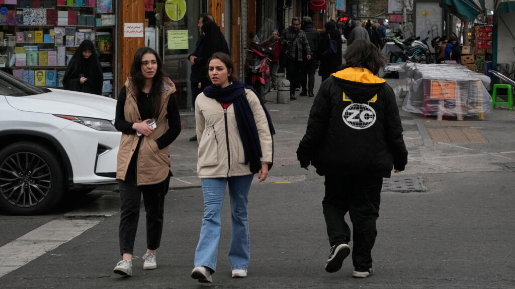 Irán: En las calles de Teherán se miden dos realidades paralelas ante la crisis económica