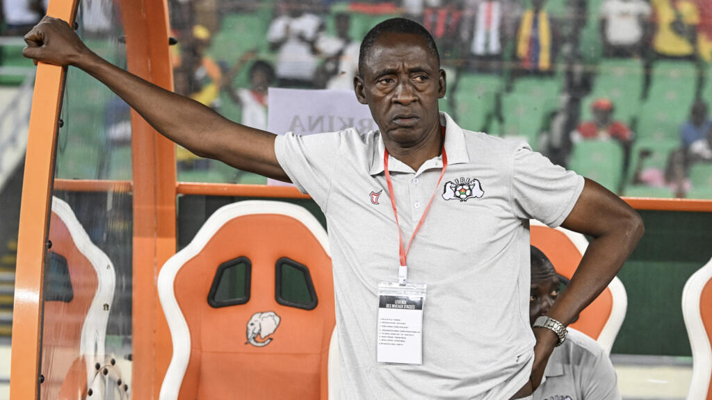 L'entraîneur du Burkina Faso, Brama Traoré, lors du match de qualification de la CAN 2025 entre le Burkina Faso et le Burundi au stade Alassane Ouattara d'Abidjan, le 10 octobre 2024.