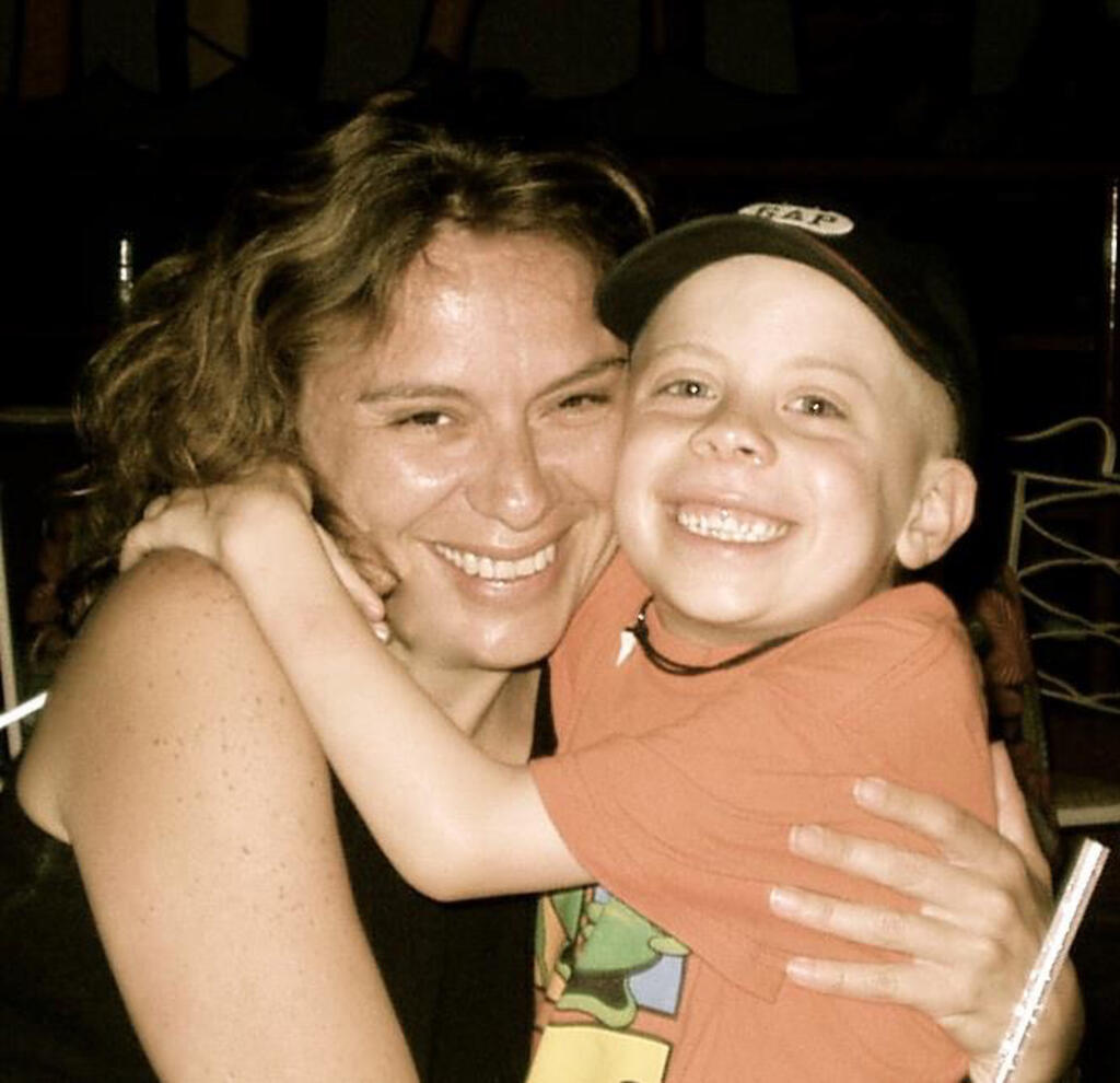 Sonia Zuani com seu filho Mark. A fundação leva o nome do seu filho, diagnosticado com leucemia, aos seis anos de idade.