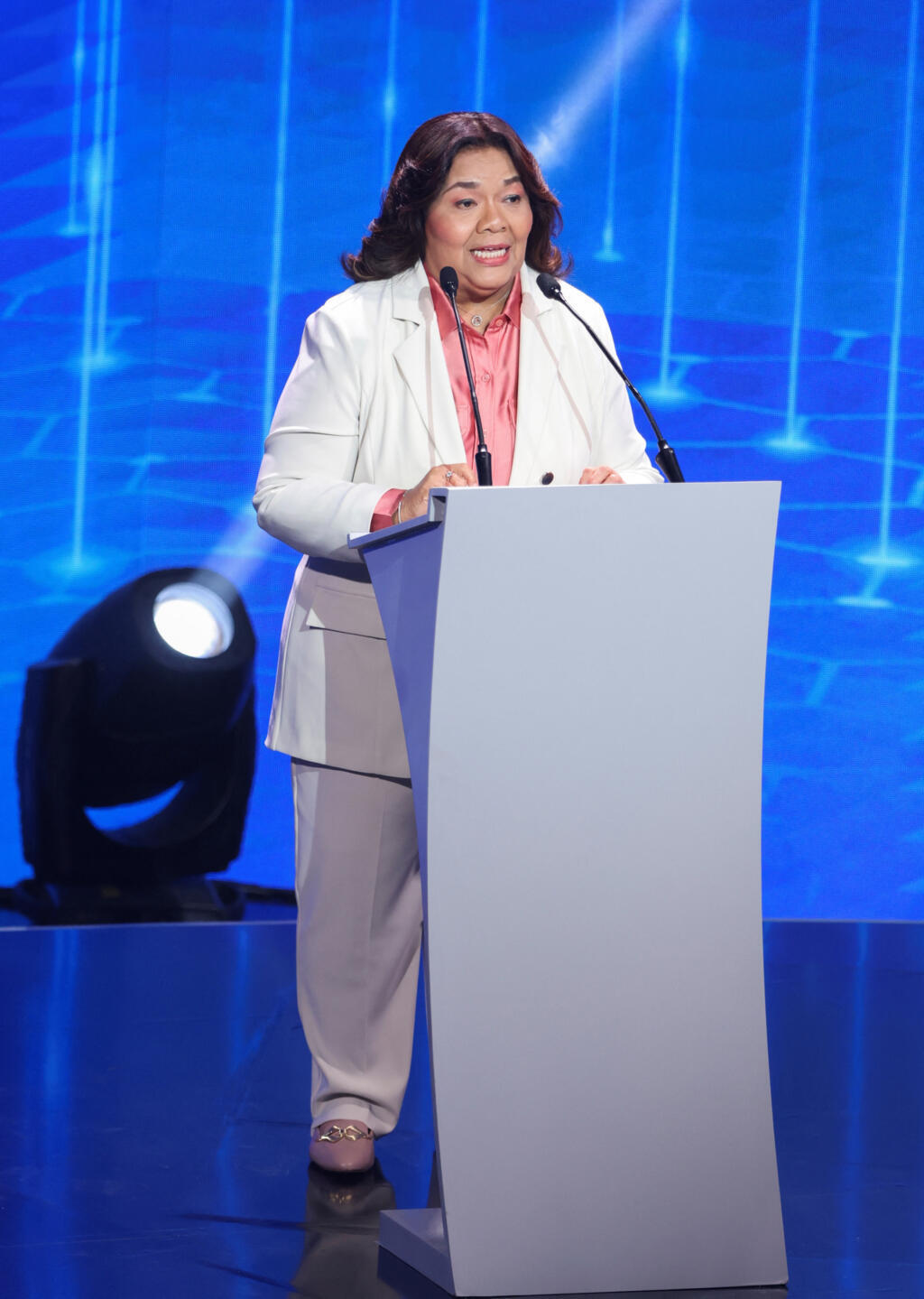 A candidata presidencial independente Maribel Gordon fala durante um debate no Centro de Convenções Atlapa antes das eleições gerais de 5 de maio, na Cidade do Panamá, Panamá, a 17 de abril de 2024.