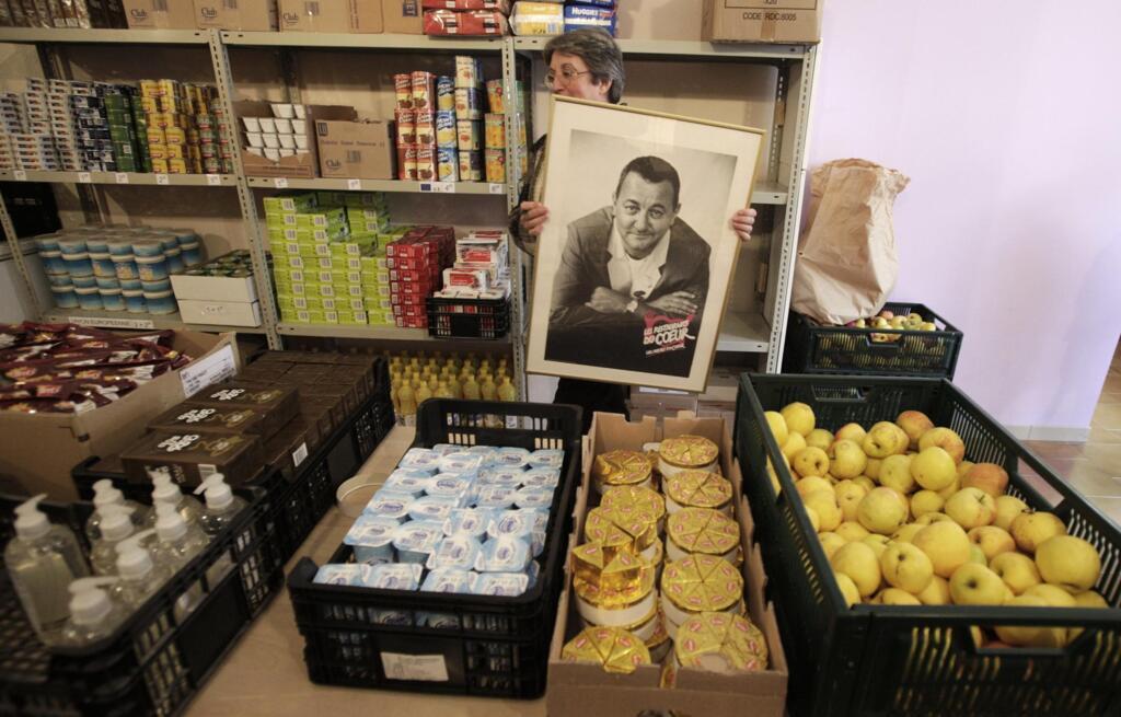 Un des Restos du coeur avec le portrait de Coluche, le fondateur.