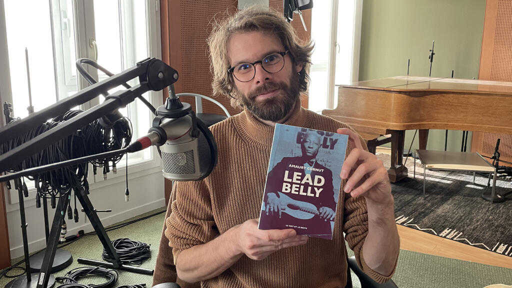Amaury Cornut, auteur de la biographie « Lead Belly » (Éd. Le Mot et Le Reste) en duplex des studios de France Bleu Loire Océan à Nantes.