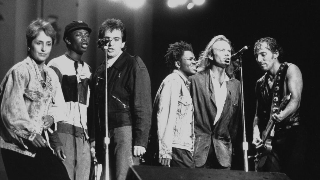 Concert Amnesty à Philadelphie, le 19 septembre 1988, avec  Joan Baez, Youssou N'Dour, Peter Gabriel, Tracy Chapman, Sting and Bruce Springsteen.