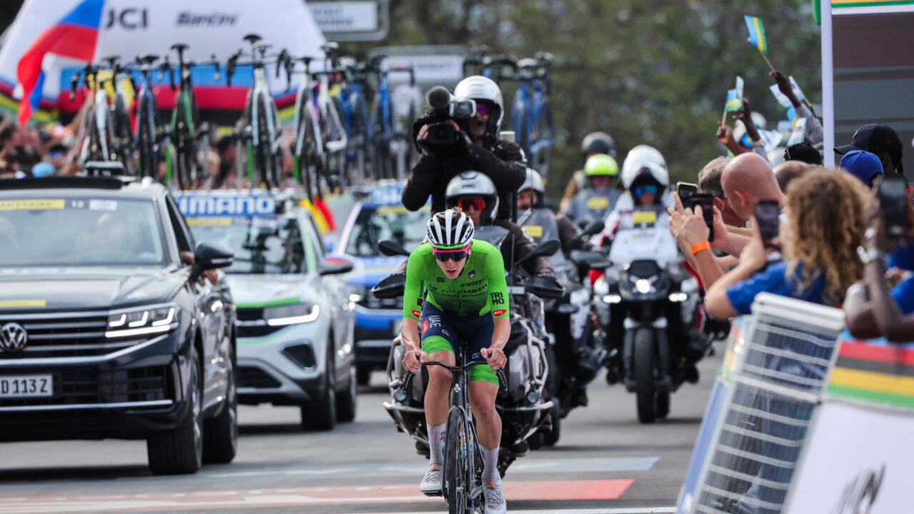 Mondiaux de cyclisme: Pogacar conserve son titre en écrasant la course à Kigali
