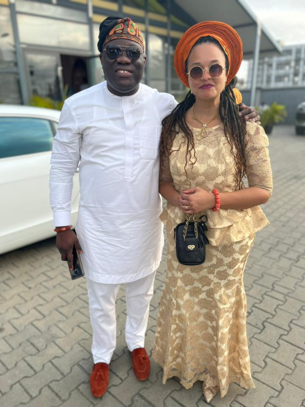 Carolina Maíra com o esposo Ajoyemi Osunleye.