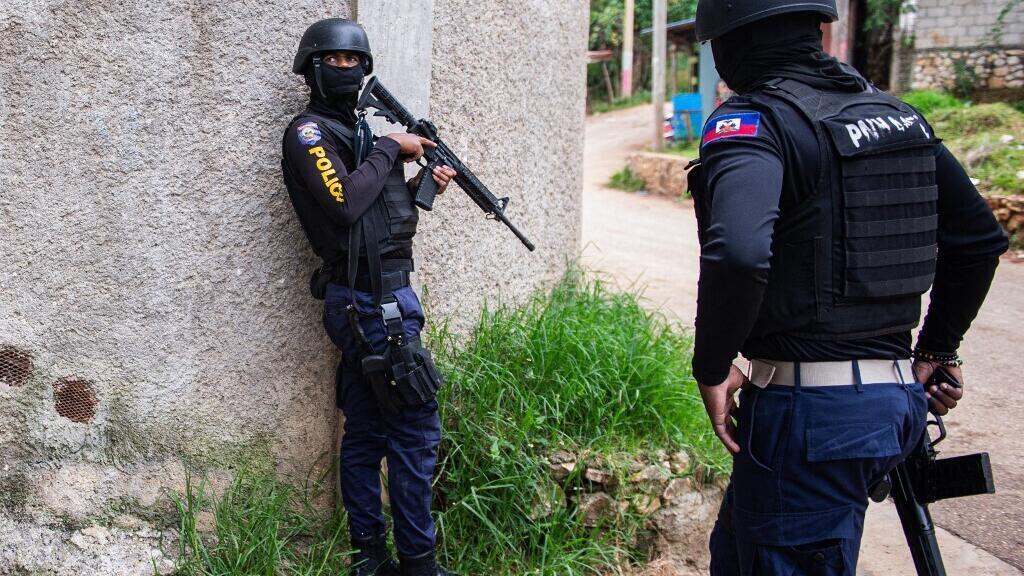 La police haïtienne perd un hélicoptère dans une vaste opération contre le gang des «400 Mawozo»