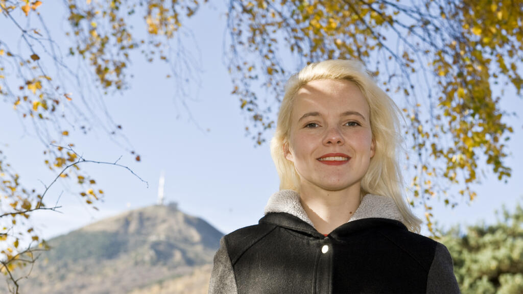 L'écrivaine française Cécile Coulon, le 2 novembre 2015.