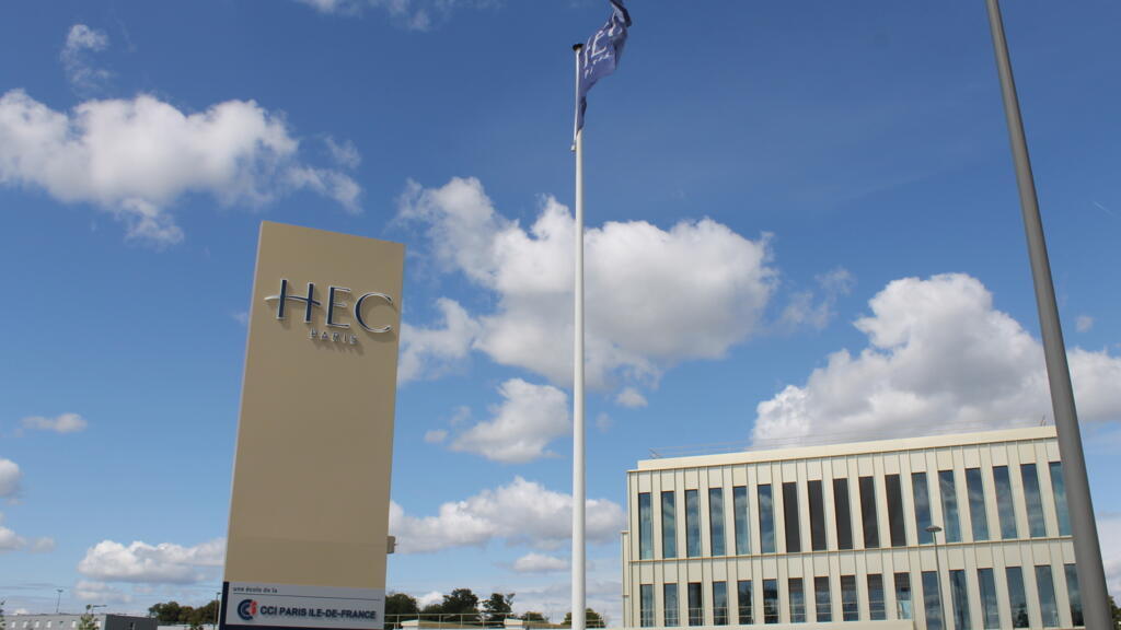 Entrée du campus de HEC-Paris.