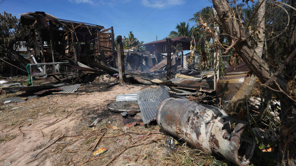 La Thaïlande durcit sa rhétorique et poursuit les frappes au Cambodge malgré la médiation Trump
